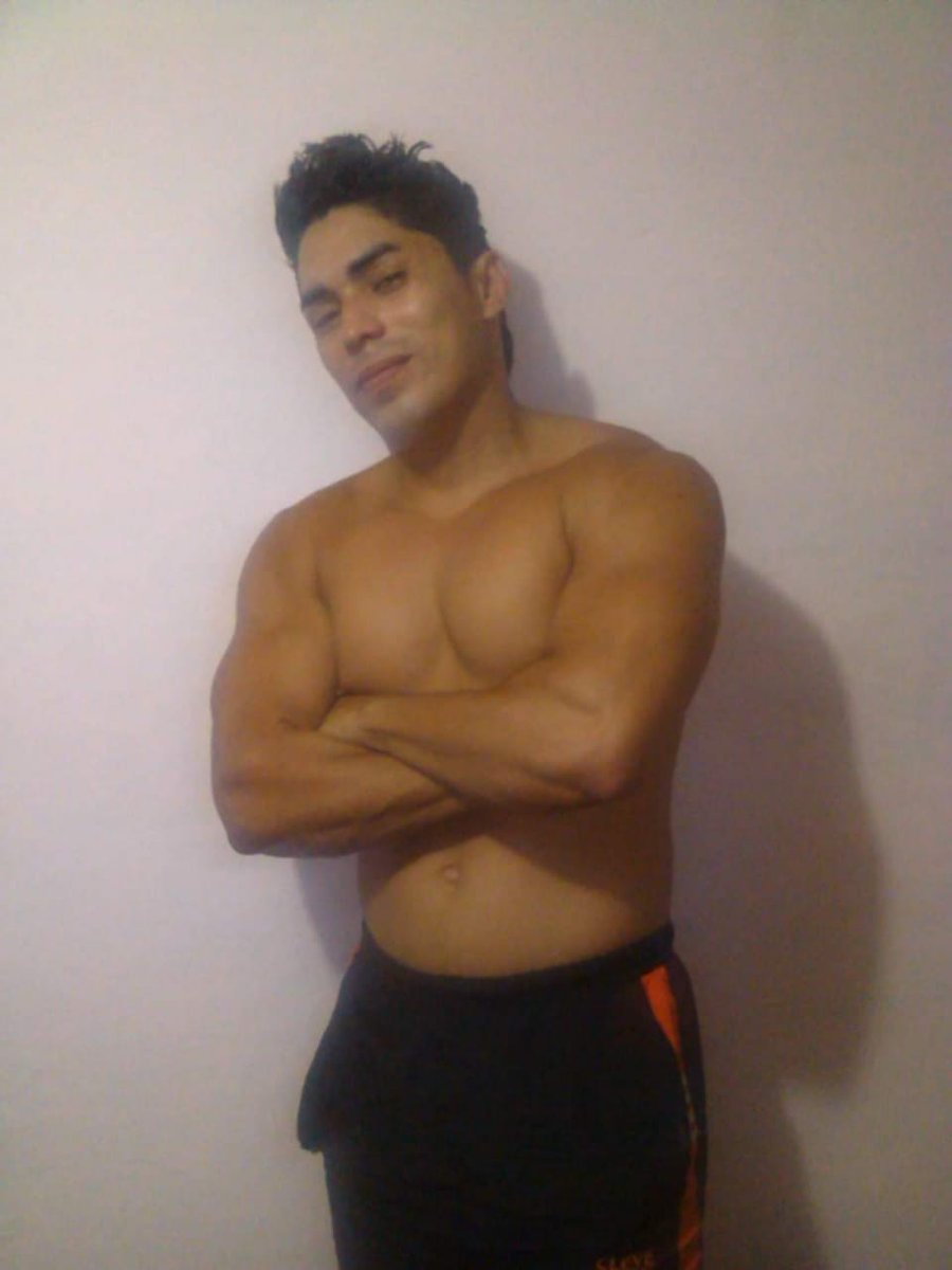 Quiered gozar de esta preciosura de hombre avisame scort trato de pareja besos caricias abrazos morbo animate te hace el sexo como los dioses 0996530310