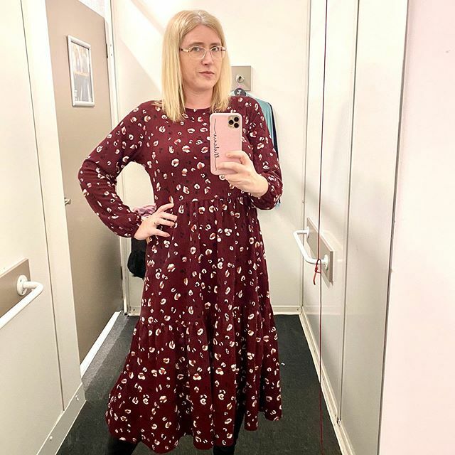DoodlePopDesign's tweet photo. It’s such a horrible grey, damp day today!  BUT,  I decided to not let it get me down, I put on my new dress from @nextofficial and bought some fresh ingredients to cook a vegan curry tonight! 
#feelgoodfriday #next #buffetdress #ootd #loveabitofleopard … https://t.co/8L6UNAwrAB https://t.co/RdMd144tdz