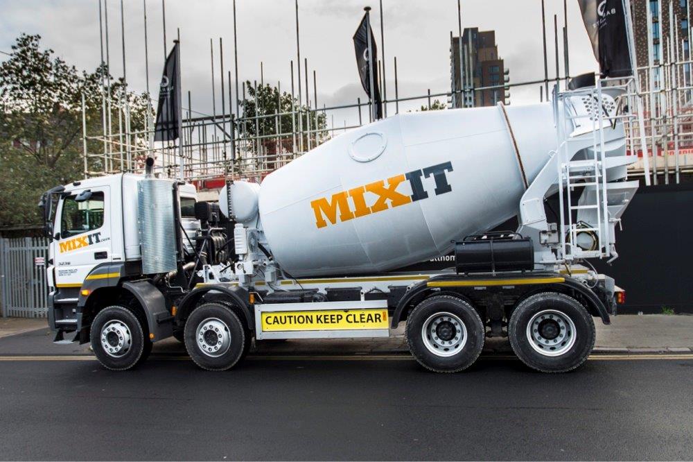 mixitconcrete's tweet photo. It might be cold and dreary in London this morning, but that won't stop us! Whatever the weather, we can deliver our high-quality #readymixconcrete quickly and efficiently to all our customers across the southeast. #InTheMix https://t.co/Dnvi4qd6Zw