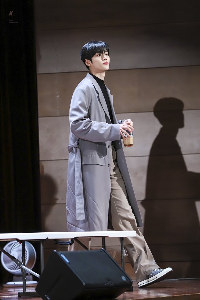 Bling_iiiii's tweet photo. 하•• 그와중에 재질 무엇,, 🥺🥺 https://t.co/UdEyi8vRHX
