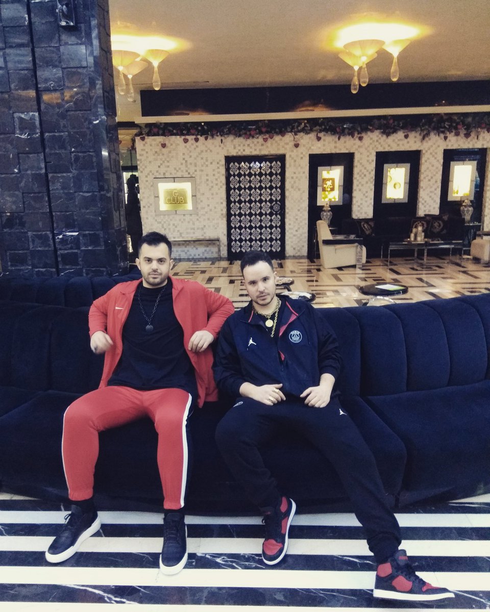 Jackpot_gr's tweet photo. Χαλάρωση μετά το show! 
#jackpot #maria_official #kyriacos_georgioy #20years #live #show #sofia #bulgaria #sportgallery.gr #3rdfloorjewels https://t.co/j7lMOr4NpI