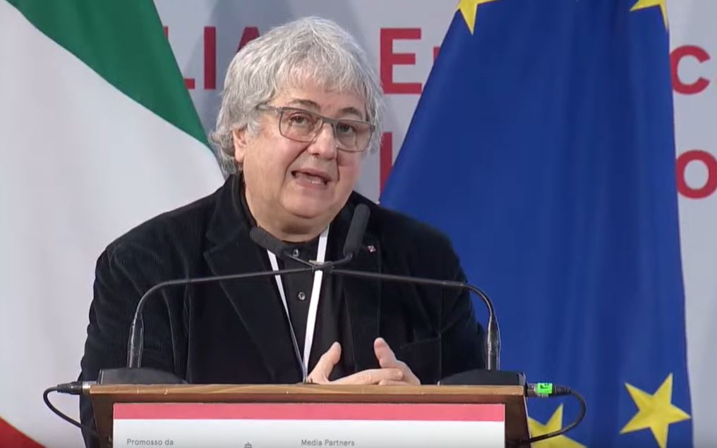 "Questa sfida non è solo una necessità ma un'opportunità, per chiamare a raccolta le energie migliori. Abbiamo messo insieme la percezione del pericolo con la speranza" <a href="/erealacci/">Ermete Realacci</a>, Presidente <a href="/SymbolaFondazio/">Fondazione Symbola</a> parla del #ManifestodiAssisi per #uneconomiaamisuraduomo