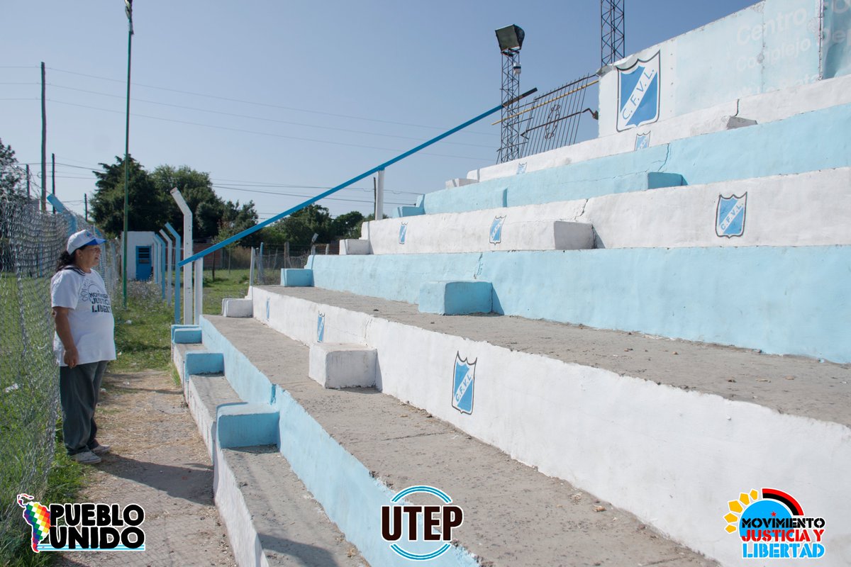 MovimientoJYL's tweet photo. #CooperativaDePintura🖌 #EnMovimiento 👩‍🎨👨‍🎨
Volvieron a encenderse los colores celeste y blanco de @CFVillaLenci en su cancha central de 21 y 78.
El grupo del @MovimientoJYL está dejando cada día más lindo el establecimiento de #BarrioAltosDeSanLorenzo
#LaPlata #Cooperativas https://t.co/WmcUzagaYl
