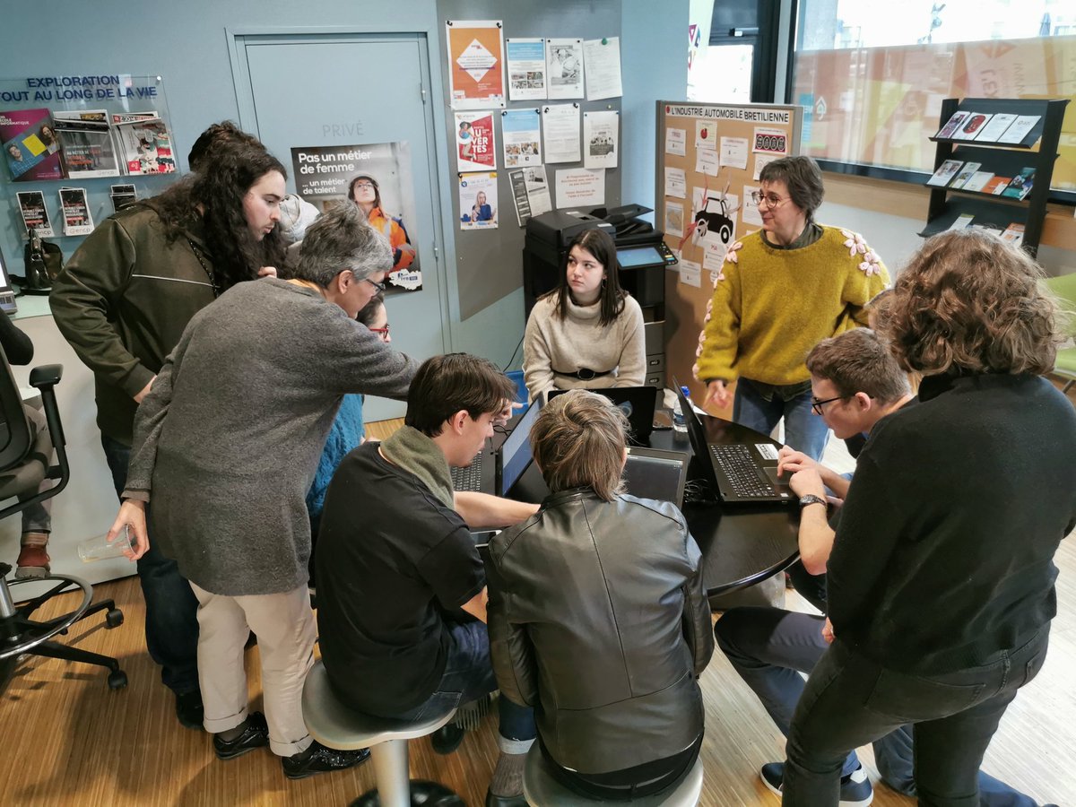 Festival de l'apprendre, on passe a l'apprentissage du code avec @EpitechRennes #cercleAPE #edtech #emojibzh #festivaldelapprendrerennes #festivaldelapprendre