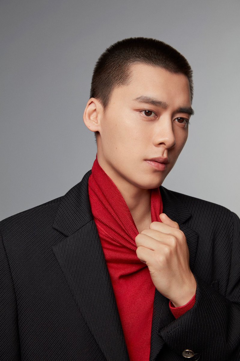 esquire_thai's tweet photo. #BOSS taps #LiYiFeng as their brand ambassador for the Spring/Summer 2020 campaign and here is the 2020 Chinese New Year capsule collection wore by him

#EsquireInStyle #EsquireThailand #李易峰 #CNY #CNY2020 https://t.co/a2227lxnJD