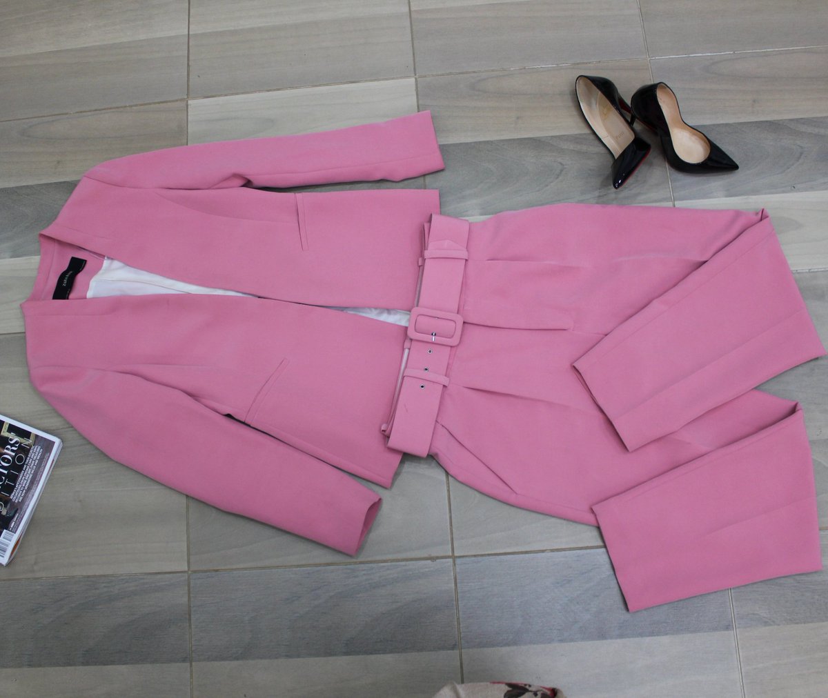SonalM_closet's tweet photo. @Zara basic suit the coat is a size small the pants are a size a size Medium going for 4000ksh or $40
@louboutinworld so Kate pumps going for $424
International shipping is available 
Lipa na mpesa paybill in bio
@Sonalmaherali https://t.co/tMJwQlxhK5