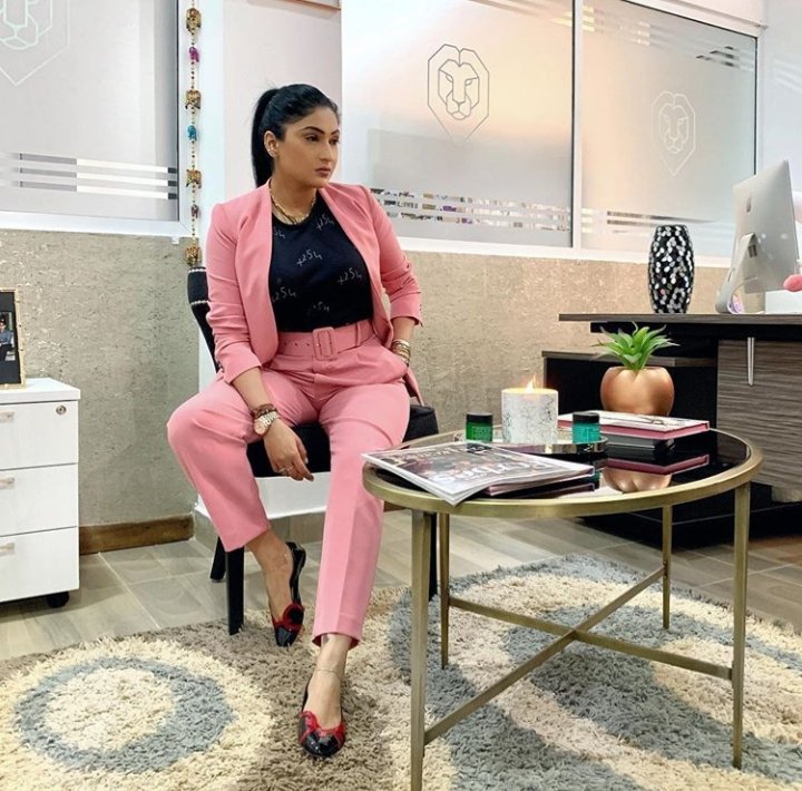 SonalM_closet's tweet photo. @Zara basic suit the coat is a size small the pants are a size a size Medium going for 4000ksh or $40
@louboutinworld so Kate pumps going for $424
International shipping is available 
Lipa na mpesa paybill in bio
@Sonalmaherali https://t.co/tMJwQlxhK5