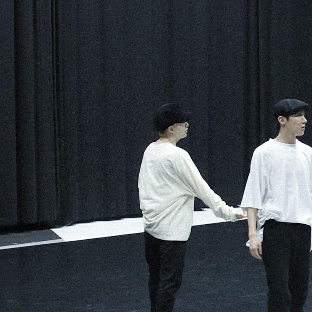 _candyclover's tweet photo. [IG: bts.bighitofficial] 2020.01.23🇺🇸
@BTS_twt #BTSRealTime #BlackSwan
#MAP_OF_THE_SOUL_7 🦢 https://t.co/AmGy6U7yeu