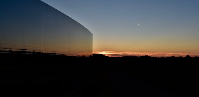 Eddington_Camb's tweet photo. This is such a beautiful image of #PixelWall by Winter/Hoerbelt at #Eddington from @DVenkateshvaran 

Learn more about public art at Eddington here: https://t.co/na9L0HbpEk

#cambridge #nwcd #publicart #winterhoerbelt #art #brookleys #sunset #reflection https://t.co/zwO8KWSI2e