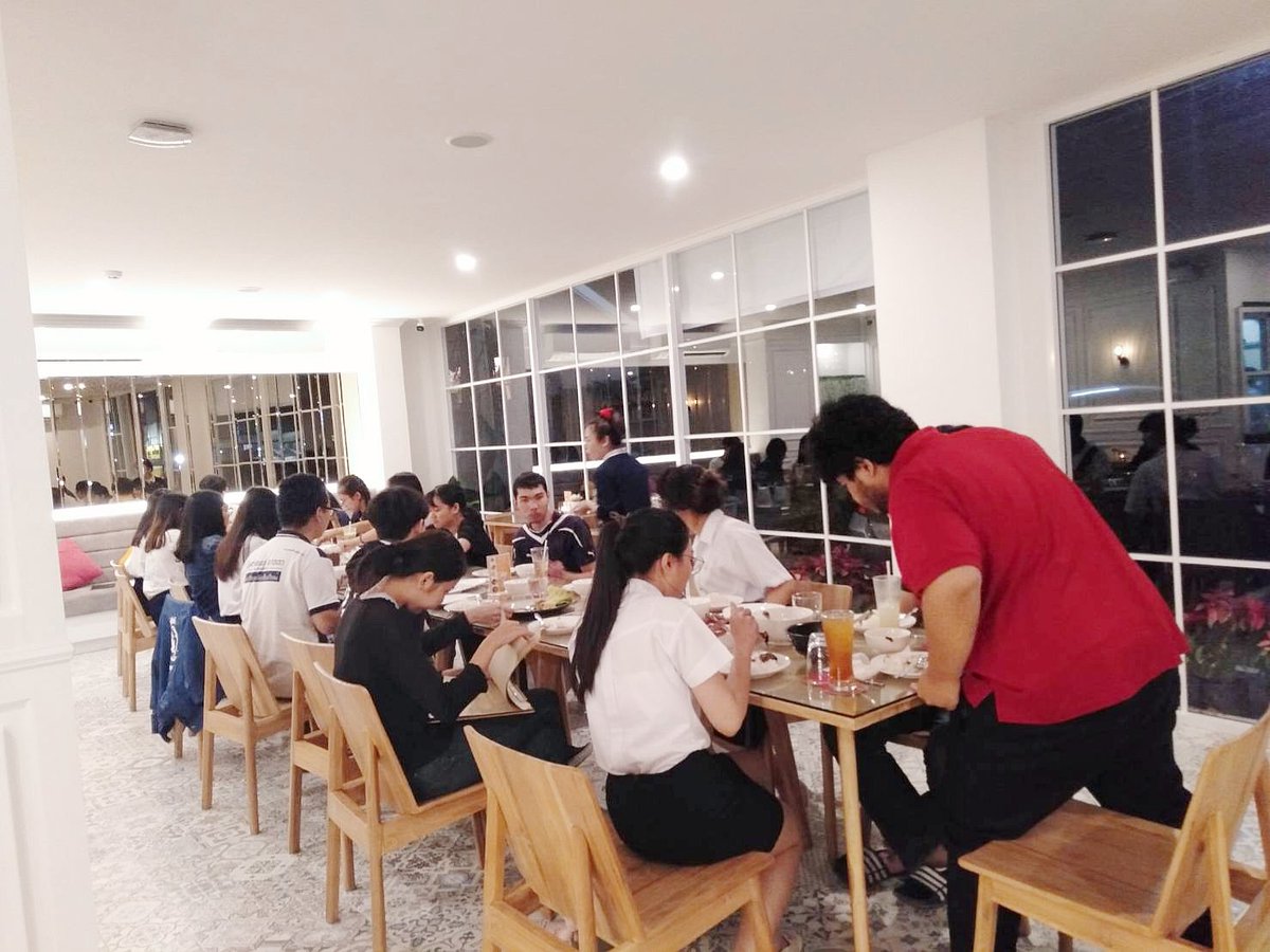 showerflowercf's tweet photo. ต้องขอขอบคุณน้องๆคณะรัฐศาสตร์สายรหัสนี้ด้วยนะคะ👩‍🎓
Tel : 061-790-4446
#ShowerFlowerCafe
#RhymeofFlavors 
#ร้านกาแฟ  #มช #coffee #หลังมช #ร้านกาแฟหลังมช #ร้านกาแฟหลังมอชอ #เบเกอร์รี่ #กาแฟ #เค้ก  #ร้านอาหาร #ร้านอาหารหลังมช #ใกล้นิมมาน  #รับปริญญามช  #รับปริญญามหาวิทยาลัยยเชียงใหม่ https://t.co/sAXrSAHFNi