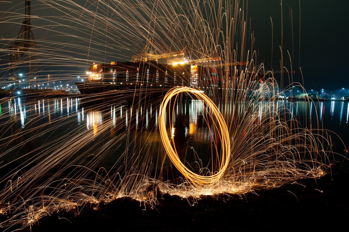 SinnerCo's tweet photo. Had a productive evening overlooking SCT in the #portofsouthampton shooting some long exposures. Very happy with how they turned out! #Nikon #photography #shipping #ports @nikonownermag @UKNikon https://t.co/7yTCKtFgkd