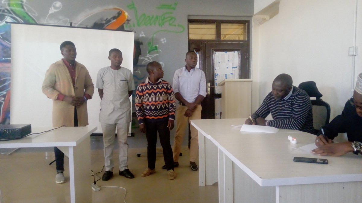 MosesMaster4's tweet photo. Group five presenting their pitch https://t.co/w9jECVpVaN