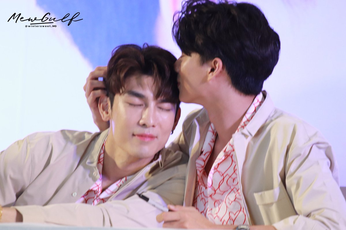 ขอจุ๊บเหม่งหน่อย #MewxGulfFansign2020