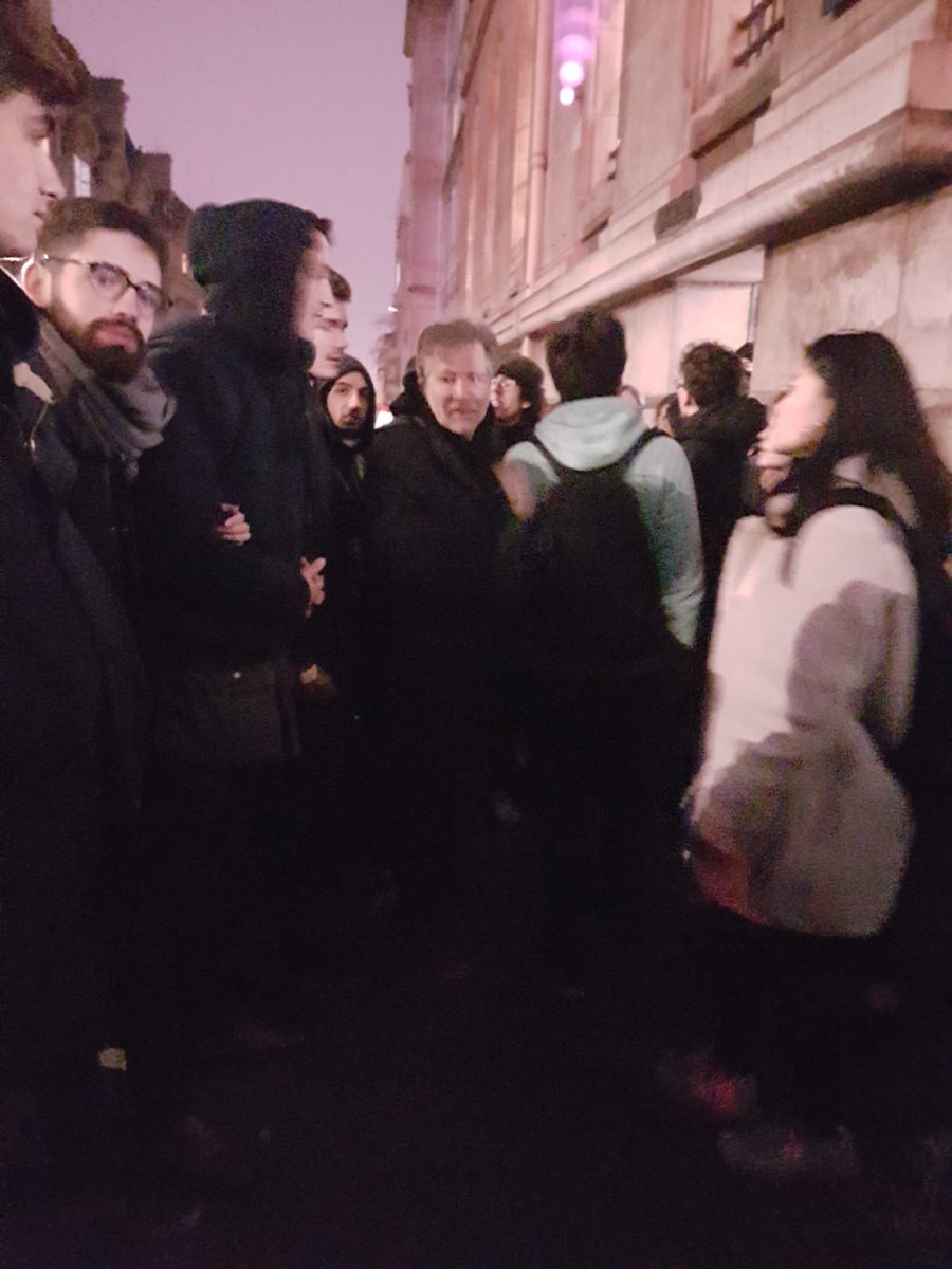 droiteuniv's tweet photo. Les militants @unilycee ont permis ce matin aux lycéens et étudiants de Louis le Grand à #Paris de ne pas être encore victimes des bloqueurs d’extrême-gauche et d’aller étudier !

💪🏻Contre les blocages rejoignez l’UNI ! #Greve24Janvier #Blocage

Les vidéos arrivent 😉 https://t.co/YggjcuG1jf