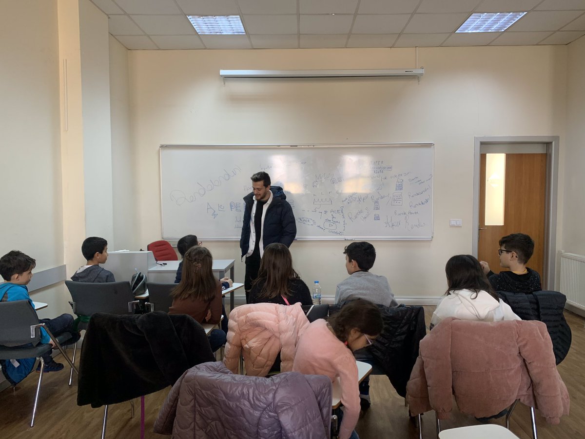 Yegam ve Eğitim Bilimleri Fakültesinin iş birliğiyle yapılan Bau Global Up kampında  Alper Rende ve Mehtap Algül minik öğrencilerle buluştu. 
“Hayal edin ve hayalleriniz için çalışın.”