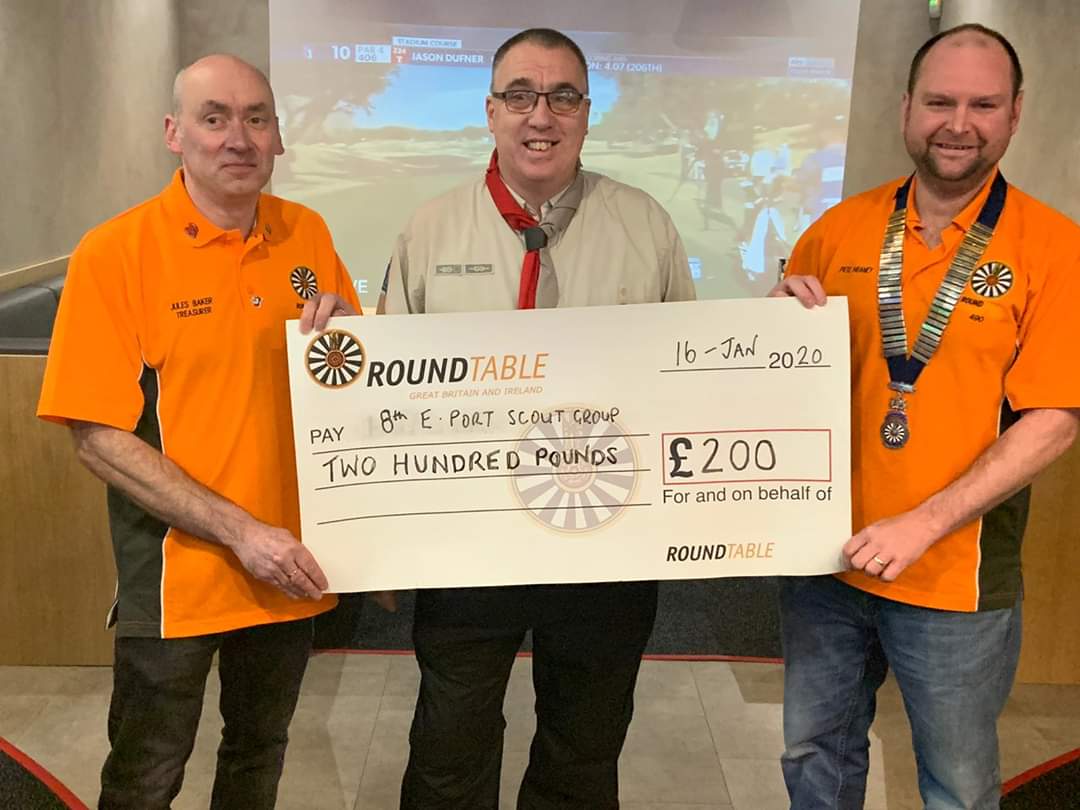 490Port's tweet image. Members of round table handing the cheques to some of our #santafloat helpers for their assistance.
Thank you to the friends of little sutton school, 8th Ellesmere Port scouts, @hopefarmjfc and @WhitbyHeath. 
In total we managed 16 float nights this year.