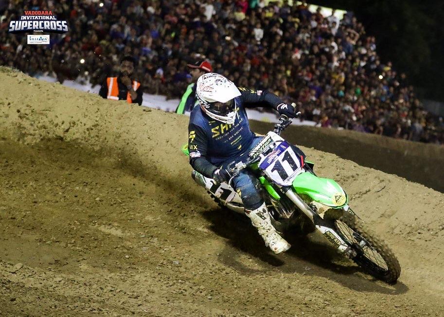 VSupercross's tweet photo. Georgey Gusev this lad from Russia   at Vadodara Supercross rode for Team PTSI in a different style and speed keeping his competitors on throttle mode. #vadodarasupercross #feelalive #aashansports ,@punesupercross @lilleriagroup2 @fmsci @TVS_Racing @redbullindia @oakley https://t.co/r4gI79yDGr