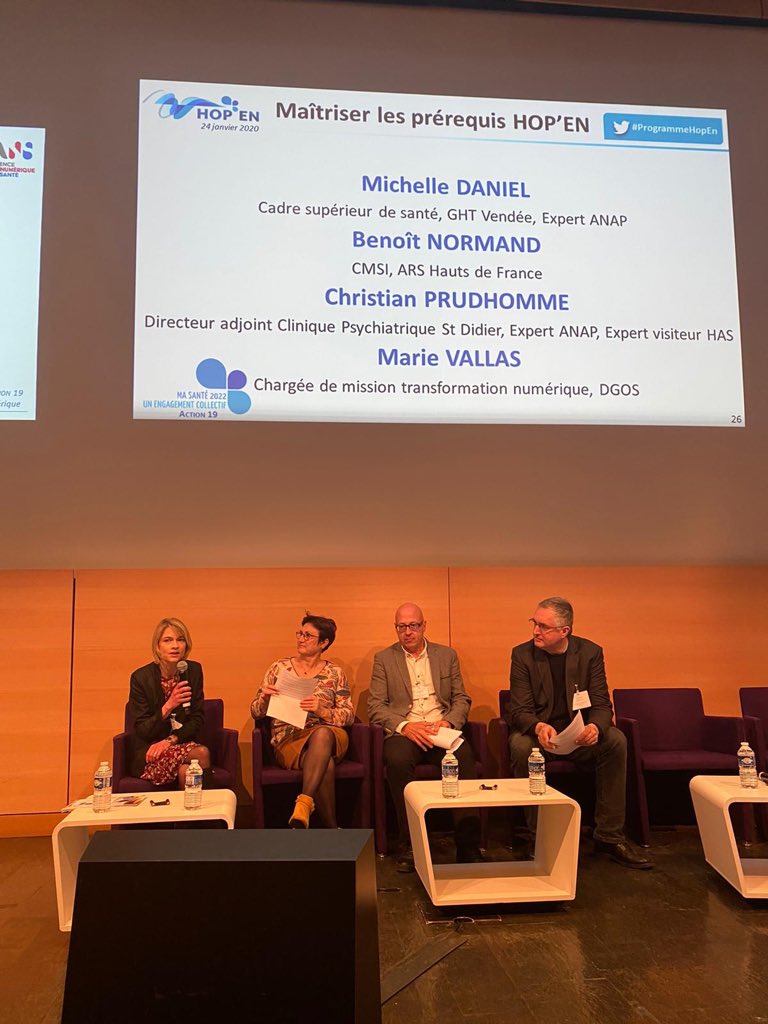 Lancement de la seconde table ronde la matinée : maîtriser les pré-requis du #ProgrammeHopEn avec <a href="/Marie_Vallas/">Marie Vallas 💫</a> (@MinSoliSante), Michelle Daniel et Christian Prudhomme (<a href="/anap_sante/">ANAP</a>) et Benoît Normand (<a href="/ARS_HDF/">ARS Hauts-de-France</a>)
#MaSanté2022