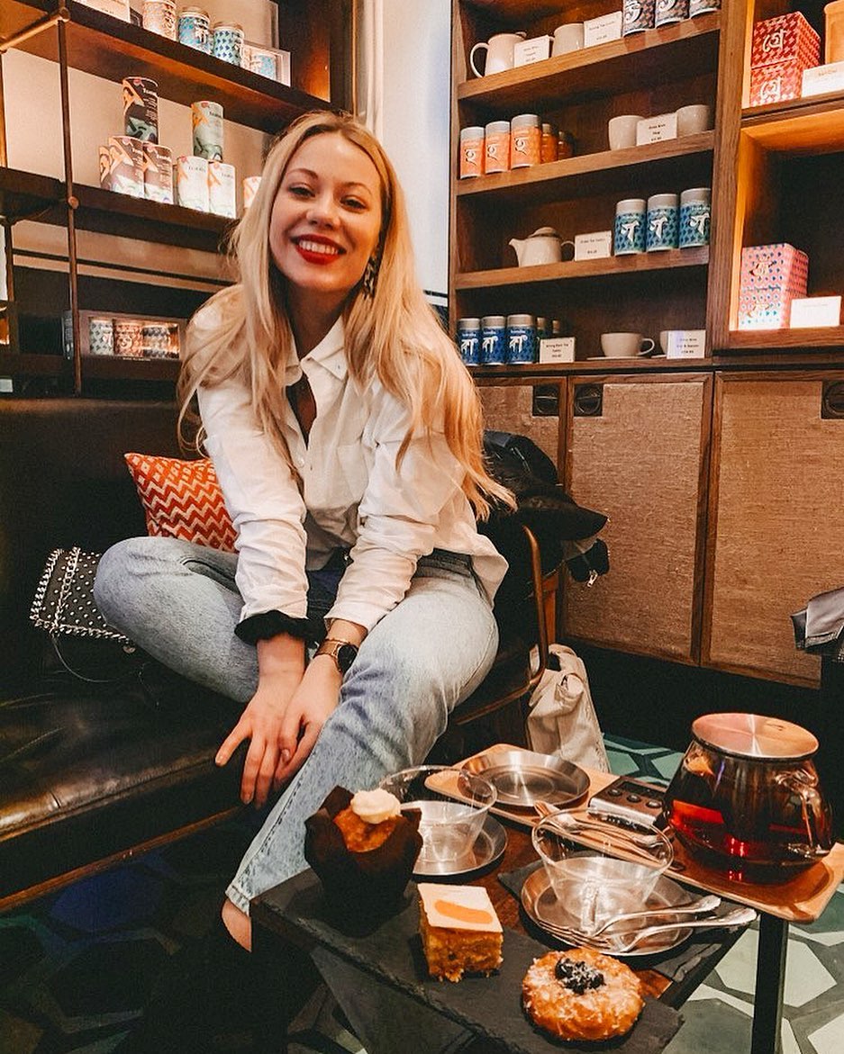 TeatuliaUK's tweet photo. Tea and cakes make people this happy! 🥰✨ #FridayFeeling [📸 IG gelija] https://t.co/iI5MxXocQY