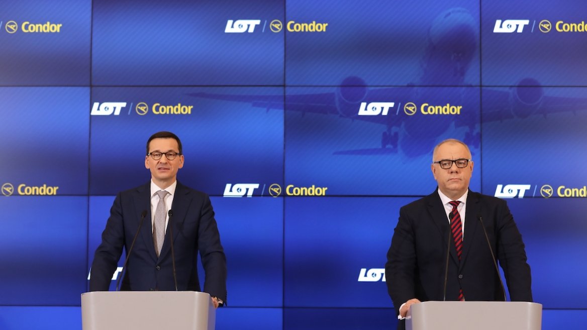 Premier Mateusz Morawiecki i wicepremier Jacek Sasin podczas konferencji.