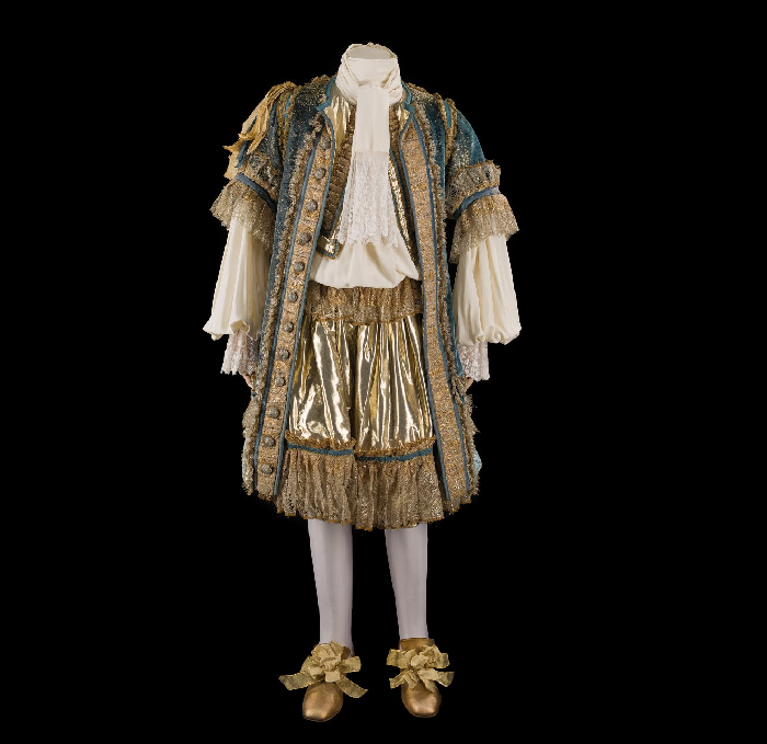philharmonie's tweet photo. #Costumesenfête Avant de visiter l'installation du #Museedelamusique découvrez une sélection de costumes historiques @lesartsflo #ArtsFlo40 sur @googlearts !
► https://t.co/Rv12Pwdmri https://t.co/gyaswXATtk