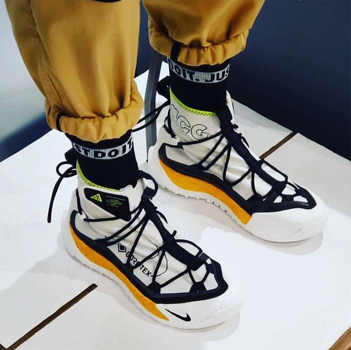 nike antarktik juniper