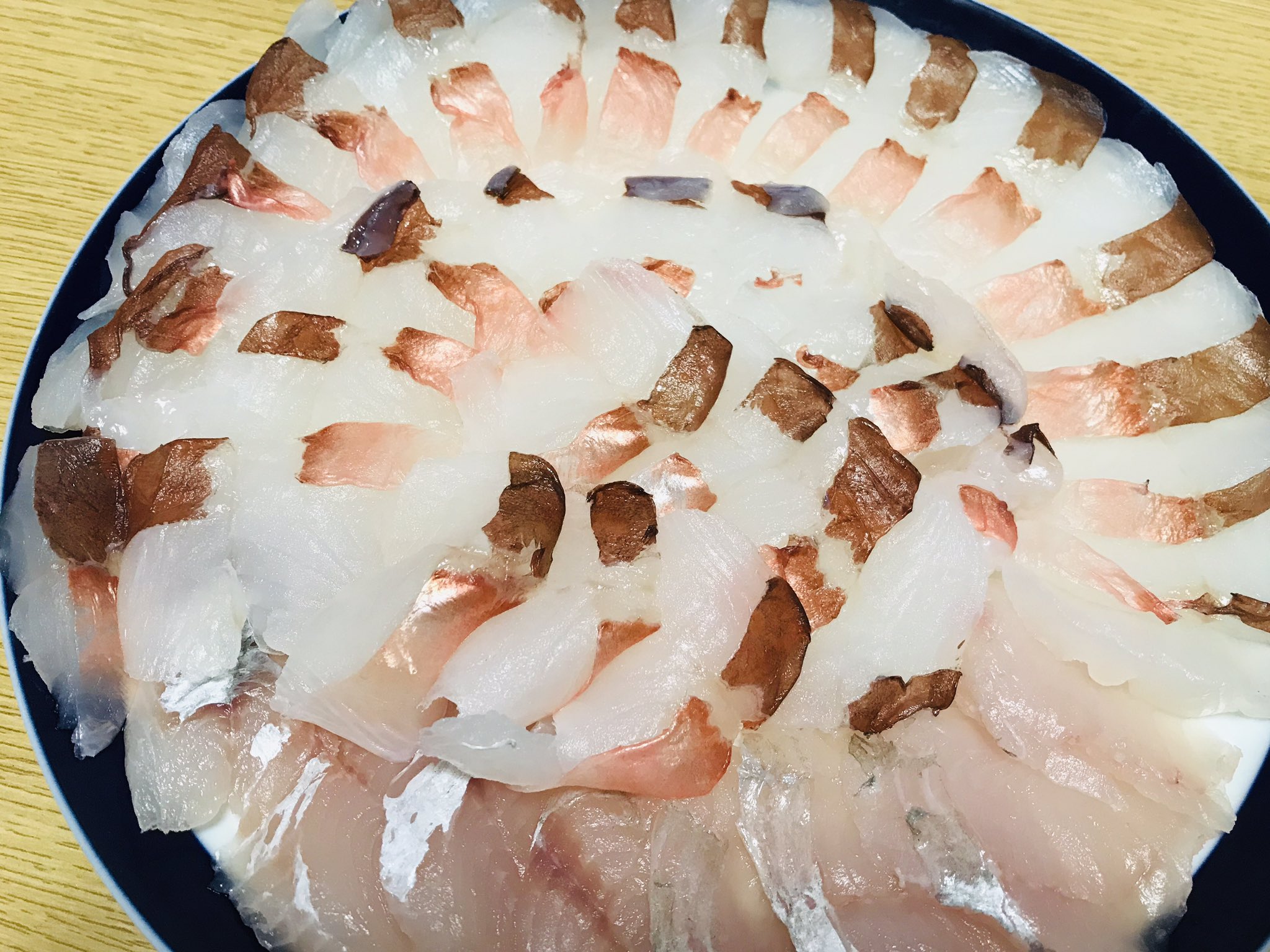 多田水産 今夜のツマミは赤ヤガラとホウボウのしゃぶしゃぶ 刺身は赤ヤガラ ホウボウ マハタ カサゴです盛り付け雑です本日も皆さんお疲れ様でした ๑ ๑ T Co N2l361iagw Twitter