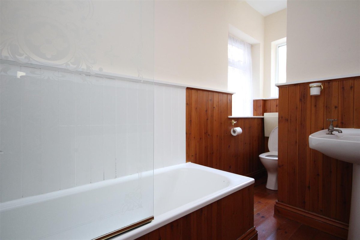 CMestates's tweet image. FOR SALE!

We have this ATTRACTIVE #onebedroom #groundfloor #bayfronted #maisonette offered in GOOD ORDER THROUGHOUT with GOOD SIZE #REARGARDEN.
#Forsale for £365,000 in #Harlesden #NW10!

Please call 02089652550 if you are interested.

#propertyforsale #estateagents #RealEstate