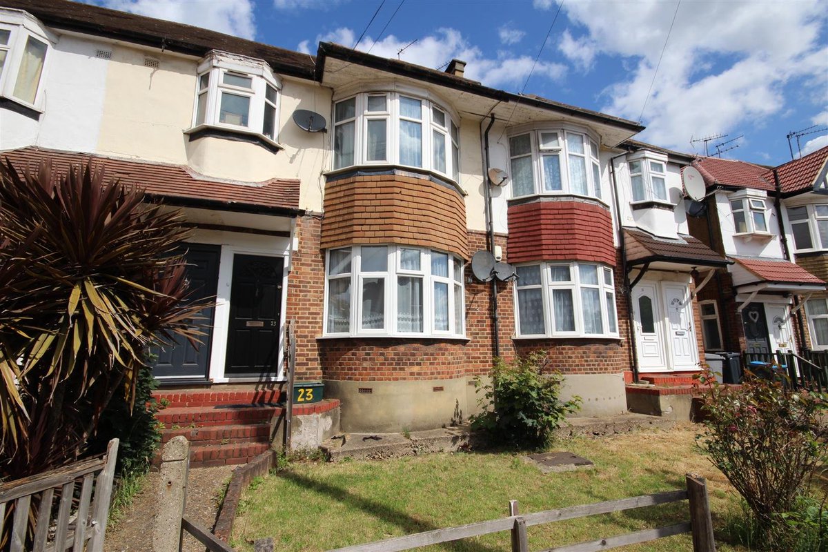 CMestates's tweet image. FOR SALE!

We have this ATTRACTIVE #onebedroom #groundfloor #bayfronted #maisonette offered in GOOD ORDER THROUGHOUT with GOOD SIZE #REARGARDEN.
#Forsale for £365,000 in #Harlesden #NW10!

Please call 02089652550 if you are interested.

#propertyforsale #estateagents #RealEstate