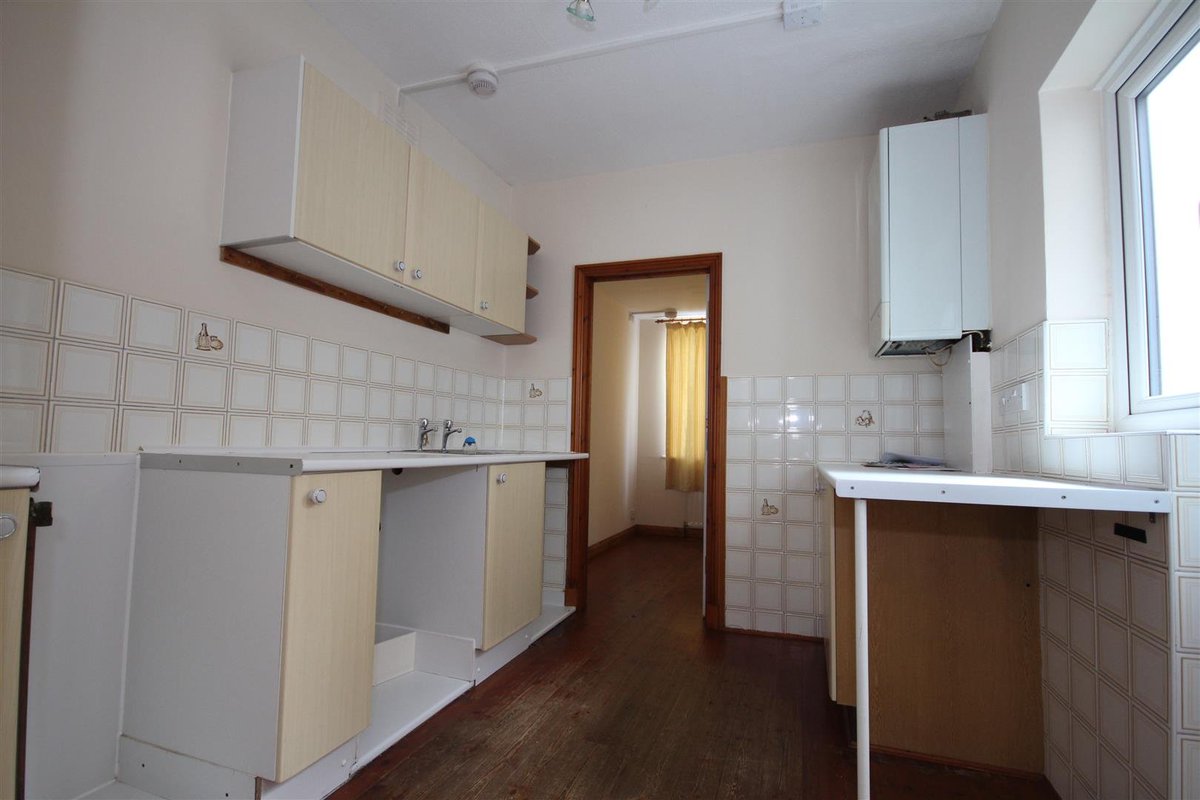 CMestates's tweet image. FOR SALE!

We have this ATTRACTIVE #onebedroom #groundfloor #bayfronted #maisonette offered in GOOD ORDER THROUGHOUT with GOOD SIZE #REARGARDEN.
#Forsale for £365,000 in #Harlesden #NW10!

Please call 02089652550 if you are interested.

#propertyforsale #estateagents #RealEstate