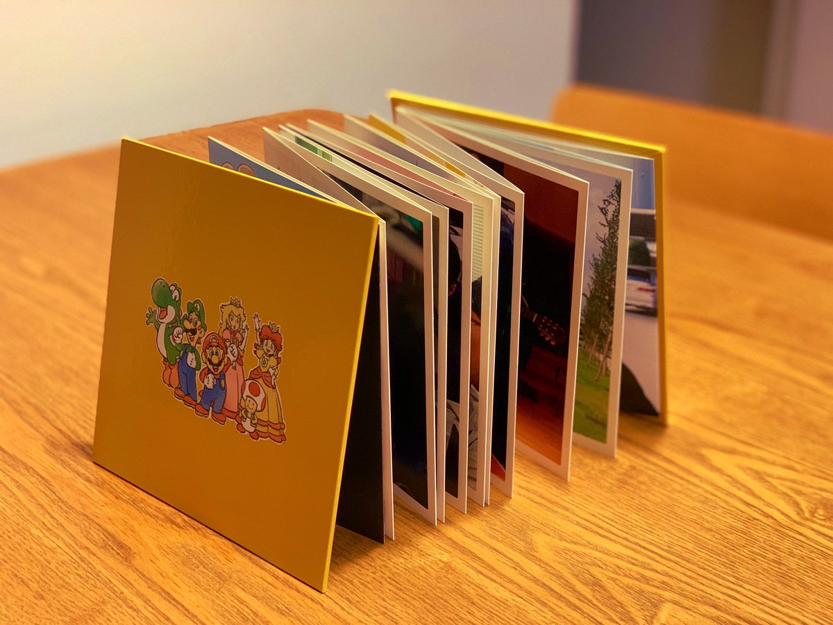 クラウン على تويتر 任天堂の新卒向け会社案内21を手に入れてしまいました 絵本のようなかわいいデザインですが なんと裏面までパラパラと開ける二段構造になってました これはスゴイ 任天堂に入社したい欲求だけ増えてゆく