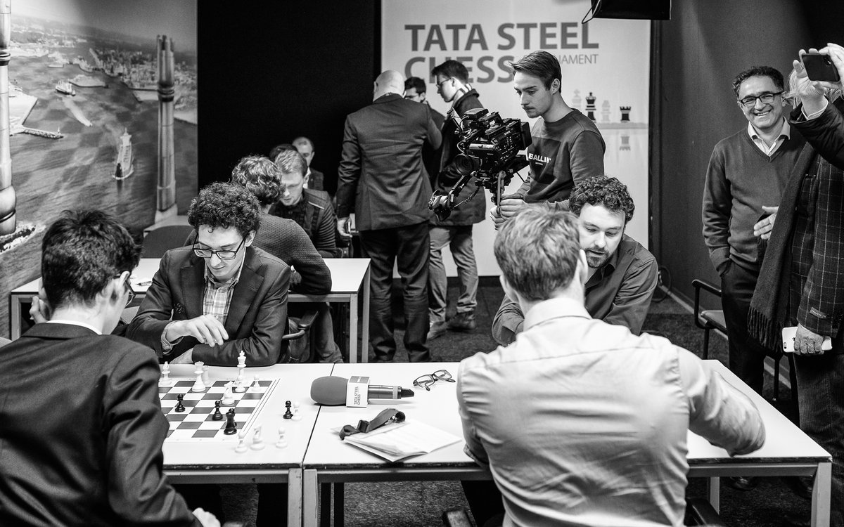 alinalami's tweet photo. After work, fun is coming @tatasteelchess😊 - backstage analysis #nocomputers! #TataSteelChess https://t.co/cbg1FO8zjG