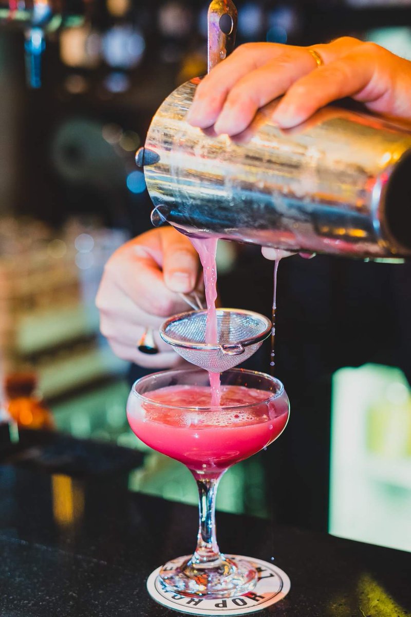 MumbaiMilano's tweet photo. Funky Friday!!🤩

Come relax in our city center restaurant with lunch from 12PM!
Feel good Friday music, pints on draft and cocktails galore!
Our brigade of Italian &amp; Indian chefs are awaiting your order! :)
🍛🍝🍕🍱 https://t.co/1zJhI0Muhu