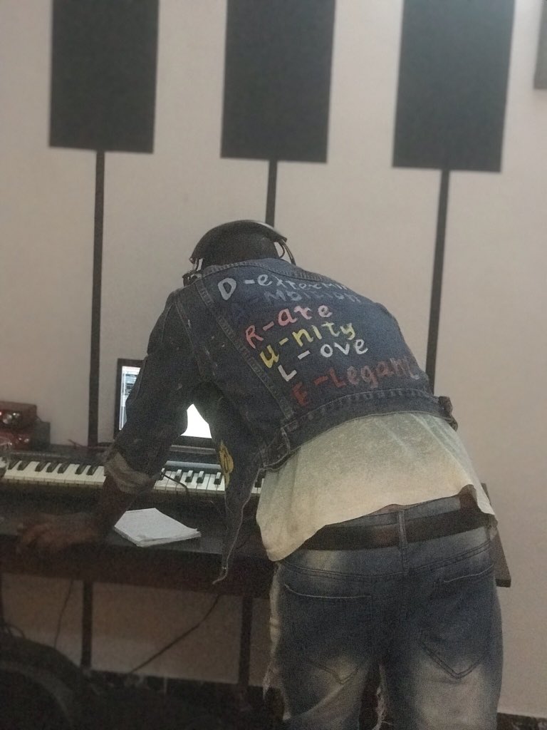 Iamdarule's tweet photo. Been recording my #ep
I’m gonna be Needing You Guys More Than Ever❤️
#NHL #FIT #Darule #Ikorodu https://t.co/5RDRHzyHYQ
