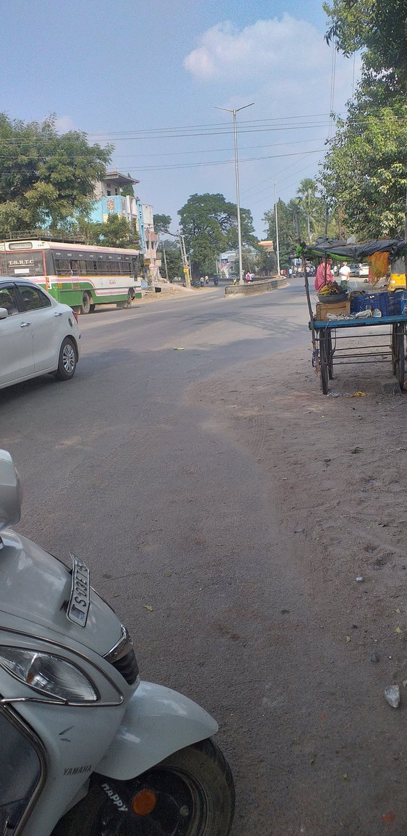 pawankumar5Wgl's tweet photo. Respected sir at fort road petrol bunk 
X road their is no any speed control boards and any STOP  cautions plz provide it and stop accdent 🙏cp warangal sir https://t.co/R63bl14jA3
