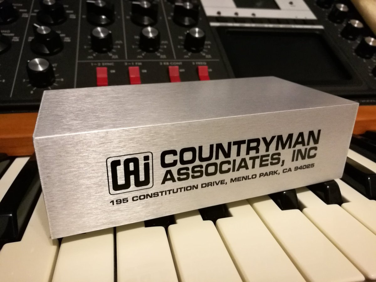st_luna_azul's tweet photo. COUNTRYMANのTYPE85は定番だけど、このTYPE10 はエンジニアさんも使った事無いと言う人が多い。前から気になっていたので購入してみましたが、かなり良いです!ステレオ用にもう一台欲しい…。#COUNTRYMANTYPE10 #type10 #type85 https://t.co/ZTATm9sjIS
