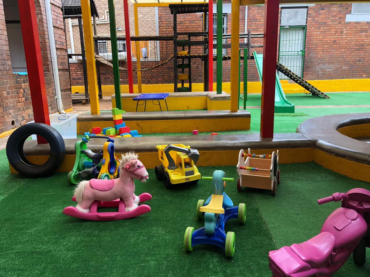 ScanDisplay's tweet photo. We recently donated astroturf which had been used previously at an exhibition to @ECLAHPreschool in Fordsburg, Johannesburg.
This was a great way for the #ScanTeam to contribute to #ZeroWaste and ensure the children enjoy their playtime!
#sustainability #environment https://t.co/tWCTxYIctY
