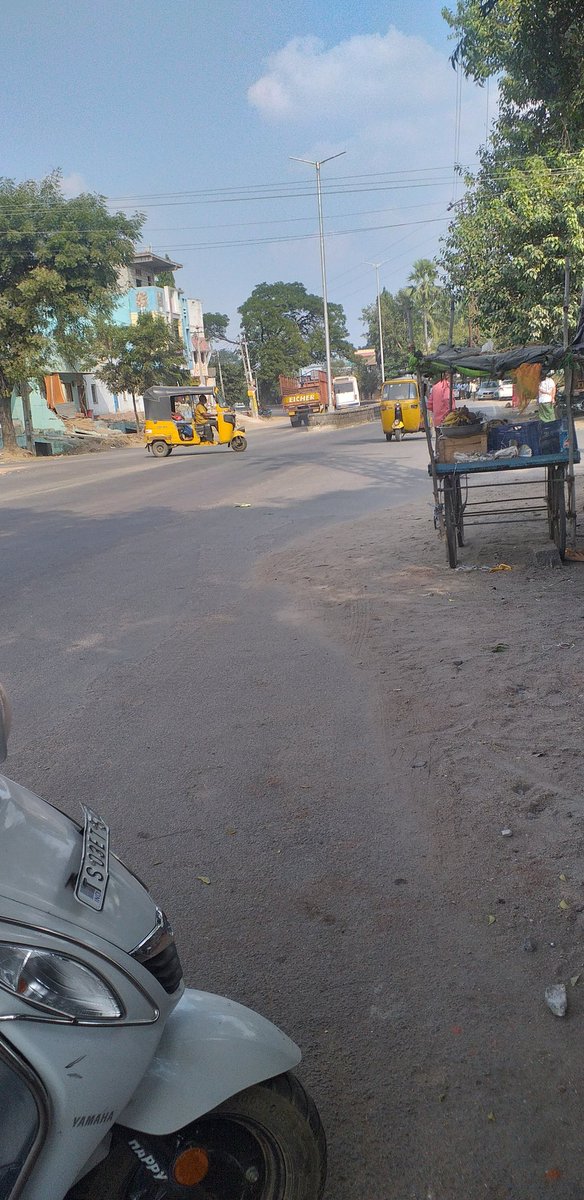 pawankumar5Wgl's tweet photo. @cpwarangal1 plz provide accdent free zone at fort road petrol bunk https://t.co/ysrxvpUqIb