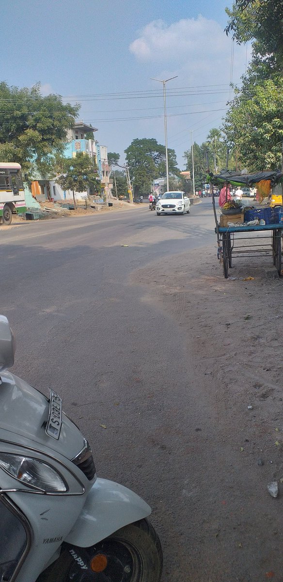 pawankumar5Wgl's tweet photo. @cpwarangal1 plz provide accdent free zone at fort road petrol bunk https://t.co/ysrxvpUqIb