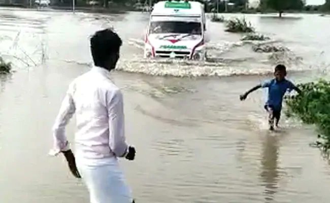 ndtv's tweet photo. Karnataka boy, who guided ambulance during floods, to be awarded on #RepublicDay.
https://t.co/qOtzvndLmE https://t.co/HRGZbClnCv