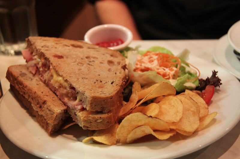 DCymreig's tweet photo. Try this recipe for baked ham and cheddar sandwiches - a winner with friends and family. Not only are the warm sandwiches easy to prepare, but they smell so good when baking that no-one will be able to resist them https://t.co/gVursdoXE3 https://t.co/lZnbUVsigJ