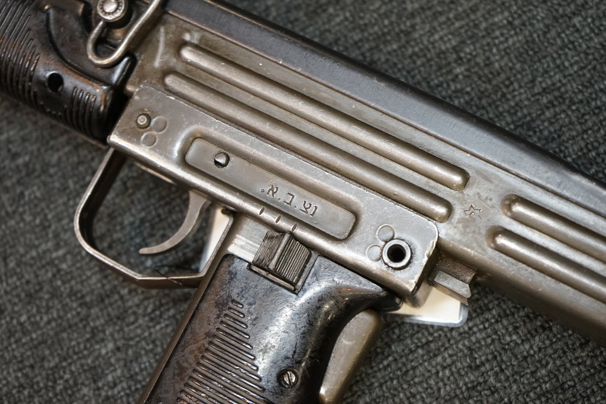 シカゴレジメンタルス 公式 Twitterren Uzi短機関銃は説明不要ですよね ザラザラのきついパーカー仕上げはイスラエル らしい仕上げで 在庫品はヘブライ語表記 Imiの刻印がバッチリ入ったイスラエル軍仕様です 第三国製ではなく本家で製造されたこちらは 104 500