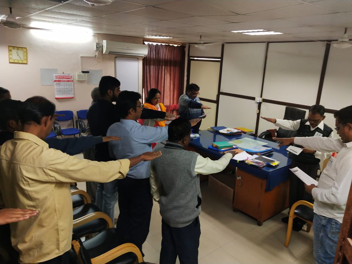 sdmvadodara's tweet photo. NVD Pledge taking programme  @ ERO 141 VADODARA CITY
@CollectorVad @pkumarias @CEOGujarat @CMOGuj https://t.co/YEQAoA4cA8