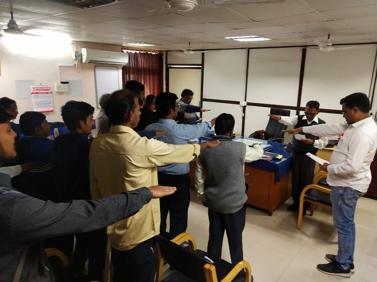 sdmvadodara's tweet photo. NVD Pledge taking programme  @ ERO 141 VADODARA CITY
@CollectorVad @pkumarias @CEOGujarat @CMOGuj https://t.co/YEQAoA4cA8