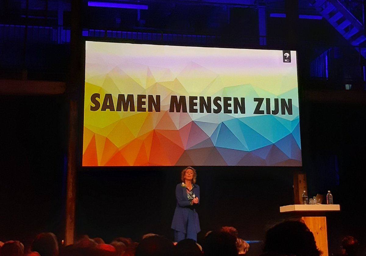 EvelineSissing's tweet photo. Voeding voor hart en brein: Nationale #DeepDemocracy #event De aftrap van @jitskekramer is alvast inspirerend! Egovrij kennisdelen #liminaliteit Samen #Menneske zijn Luister waar je bent, dan weet je waar je naartoe moet @HumanDimensionJ https://t.co/AujuQku7Kw