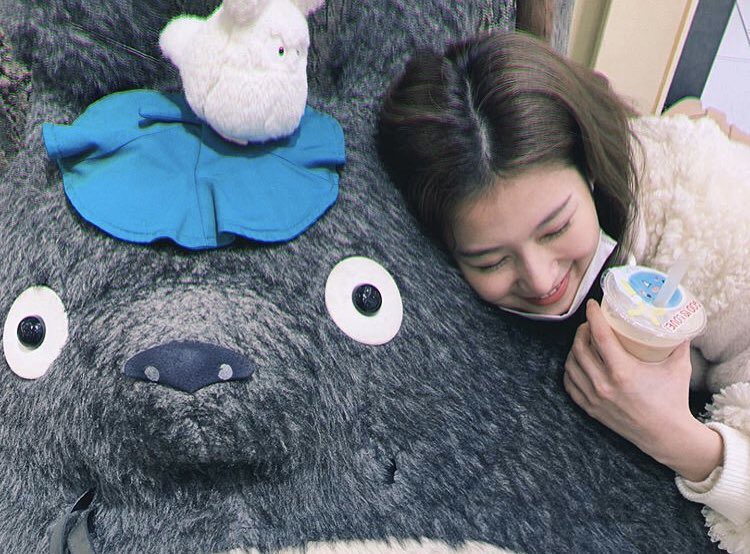 sanapomyu's tweet photo. with my favorite neighbor, totoro! 🥰 https://t.co/NyP2dH9DEm