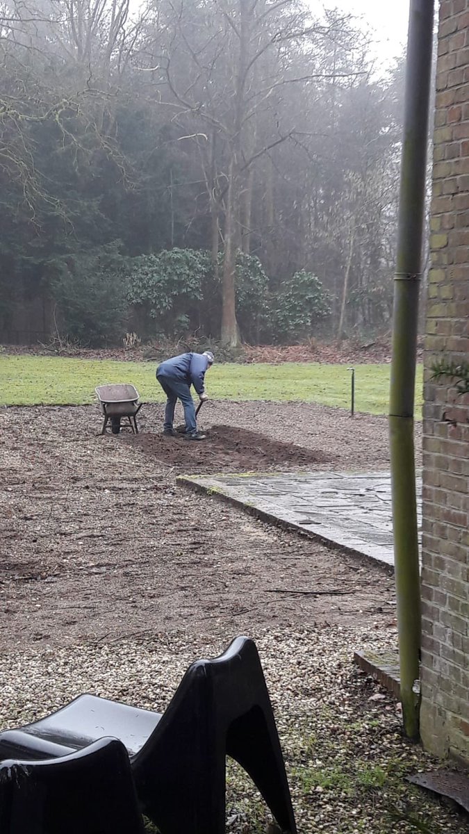 We hebben een prachtig huis, maar ook een geweldige tuin. Vrijwilligers zijn aan de slag om hier een groentetuin te realiseren met een bongerd met fruitbomen. Mooi dat <a href="/stichtingmoria/">Stichting Moria</a> ruimte biedt aan de dromen van veel verschillende mensen. Nu is het nog leeg. Eventjes nog …