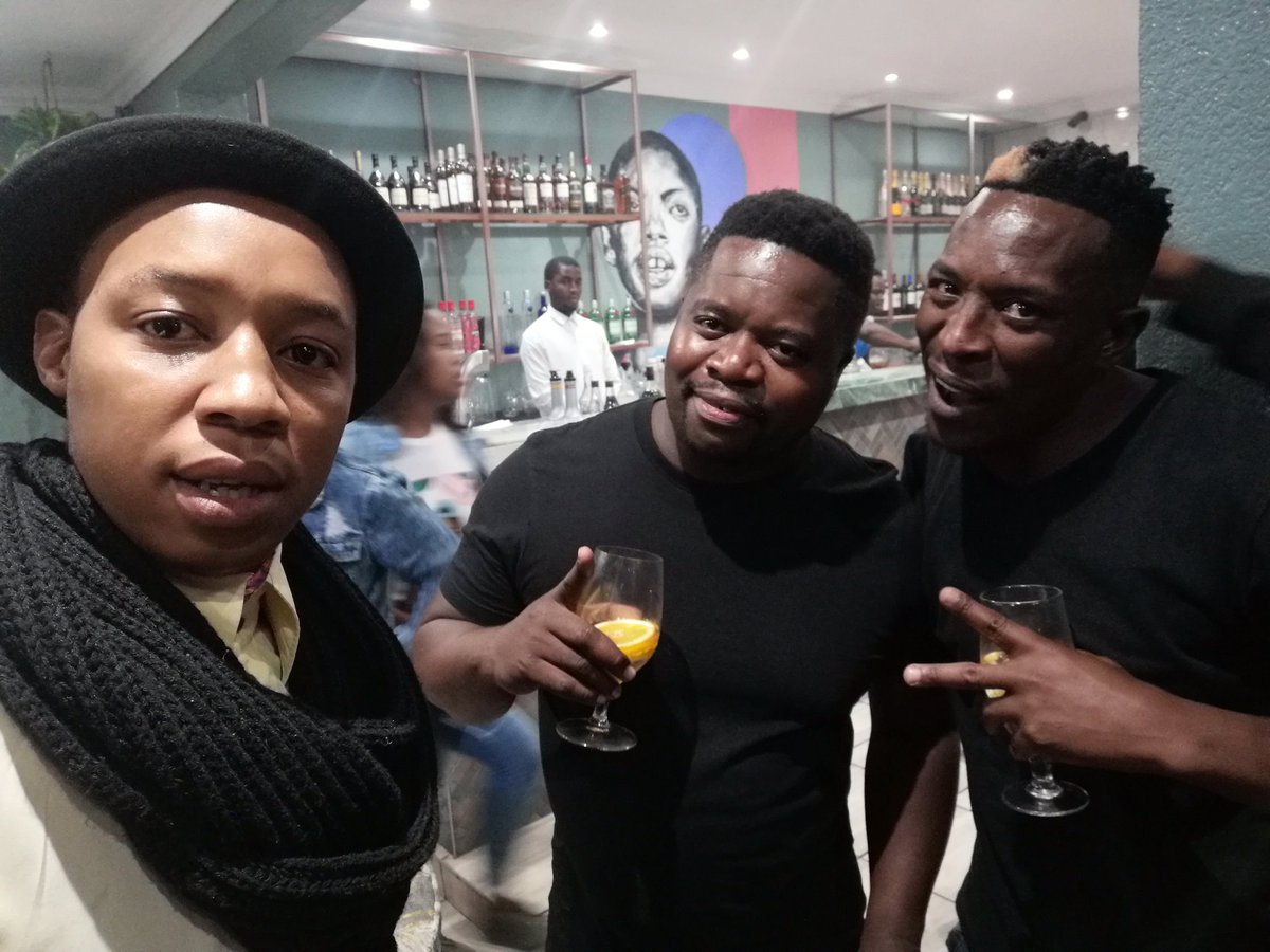 BarmanCharlie's tweet photo. @master_nzama With the bois @mashabelacomedy @jayboogieSA https://t.co/RPYpD6hfL5