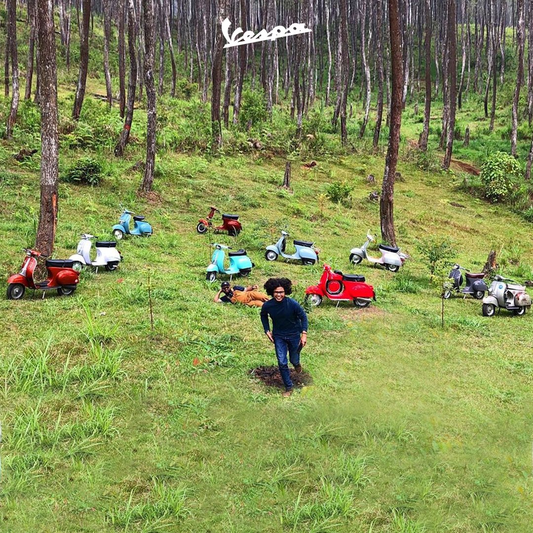 Bahagia itu sederhana, selama bersama Vespa. Yang setuju tolong RT dong. #LiveMoreVespa #Vespa #VespaIndonesia #regram @mojoscooters