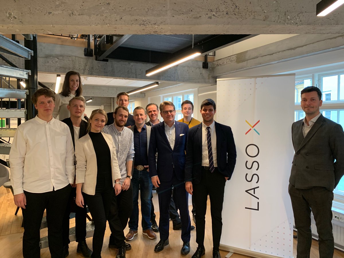 I dag havde vi fornemt besøg af <a href="/BrianAMikkelsen/">Brian Mikkelsen</a> og <a href="/jasminaplessdk/">Jasmina Pless</a> fra <a href="/DanskErhverv/">Dansk Erhverv</a> - de skulle høre om hvordan vi arbejder med offentlige tilgængelige datakilder! Vi takker for en god og hyggelig formiddag! #data #publicdata #dkmedier